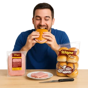 un hombre disfrutando de un sándwich con productos WAPA